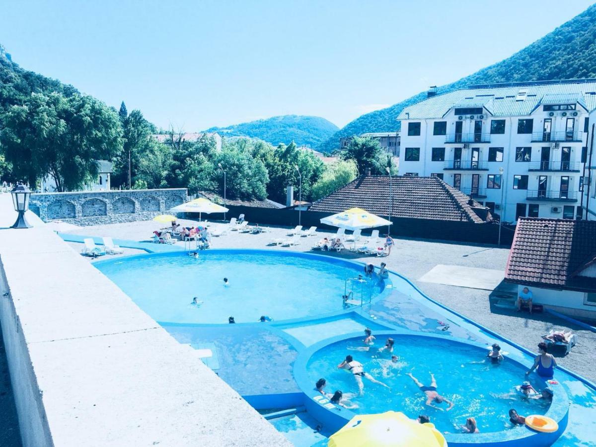 Artemis Hotel Baile Herculane Exterior photo
